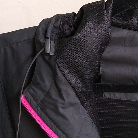 Columbia light weight black jacket with pink zipper, EUC - Picture 3 of 6